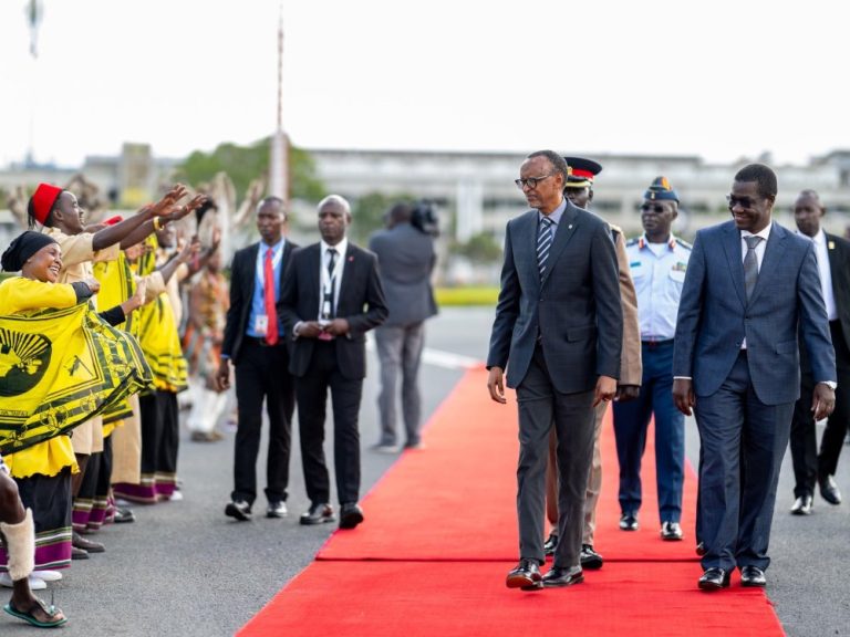 “No Leader in the World Will Rescue Africa” – President Kagame Emphasizes African Self-Reliance at Africa Forward Summit